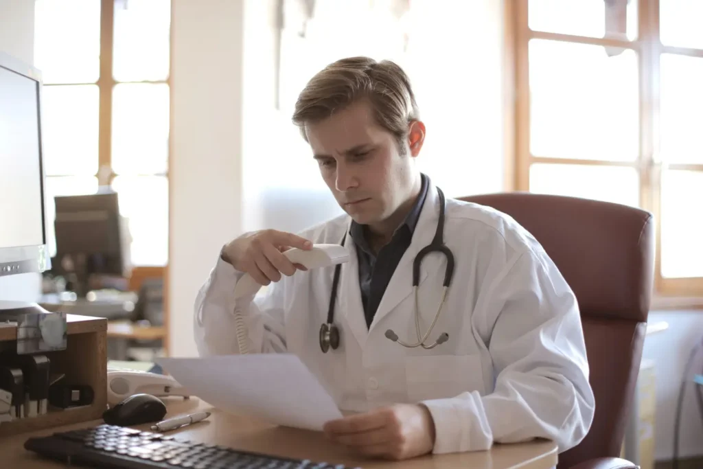Doctor drafting a HIPAA-compliant response to a negative online review